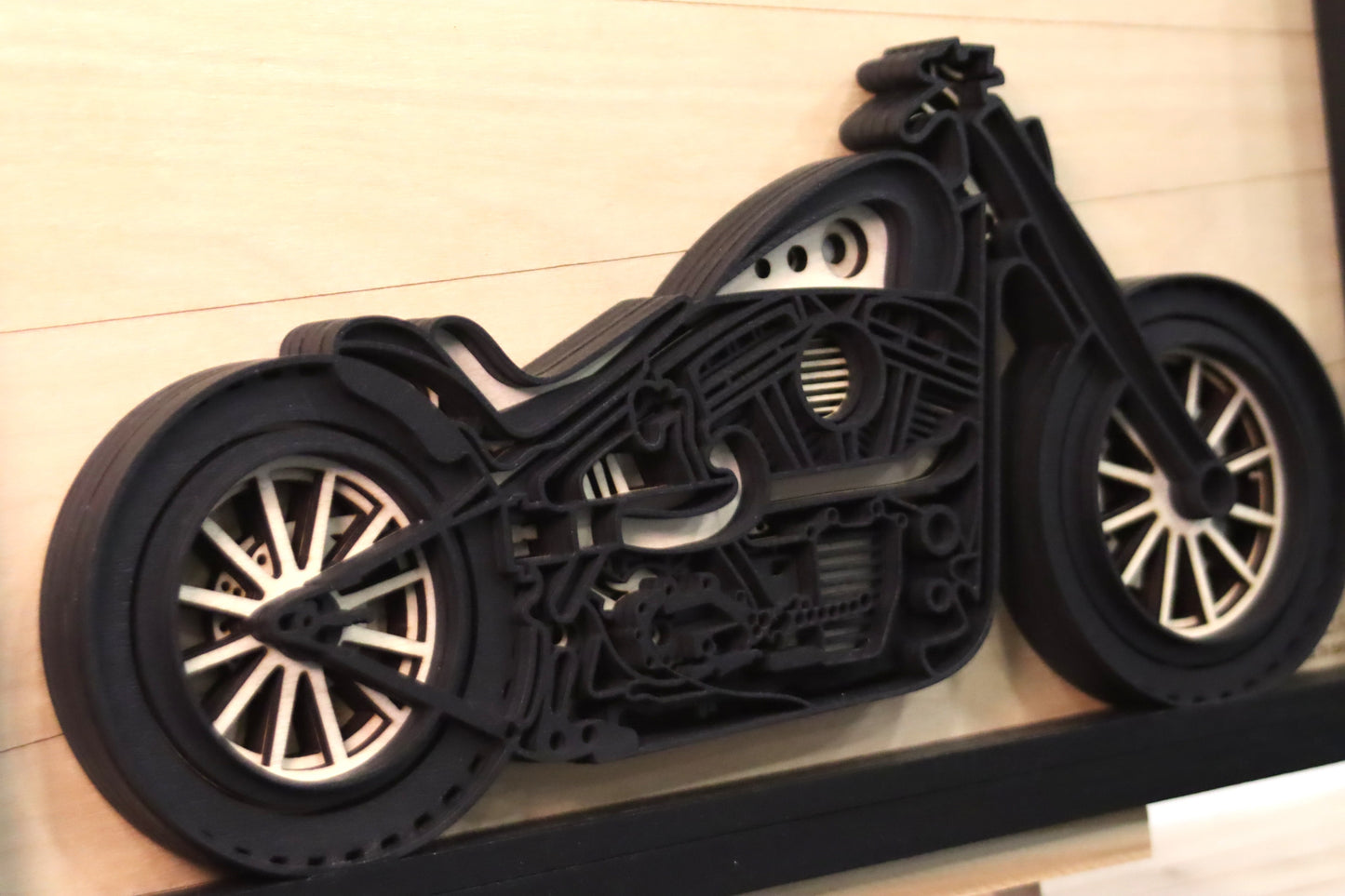 Motorrad Wandbild aus Holz – Personalisierbar