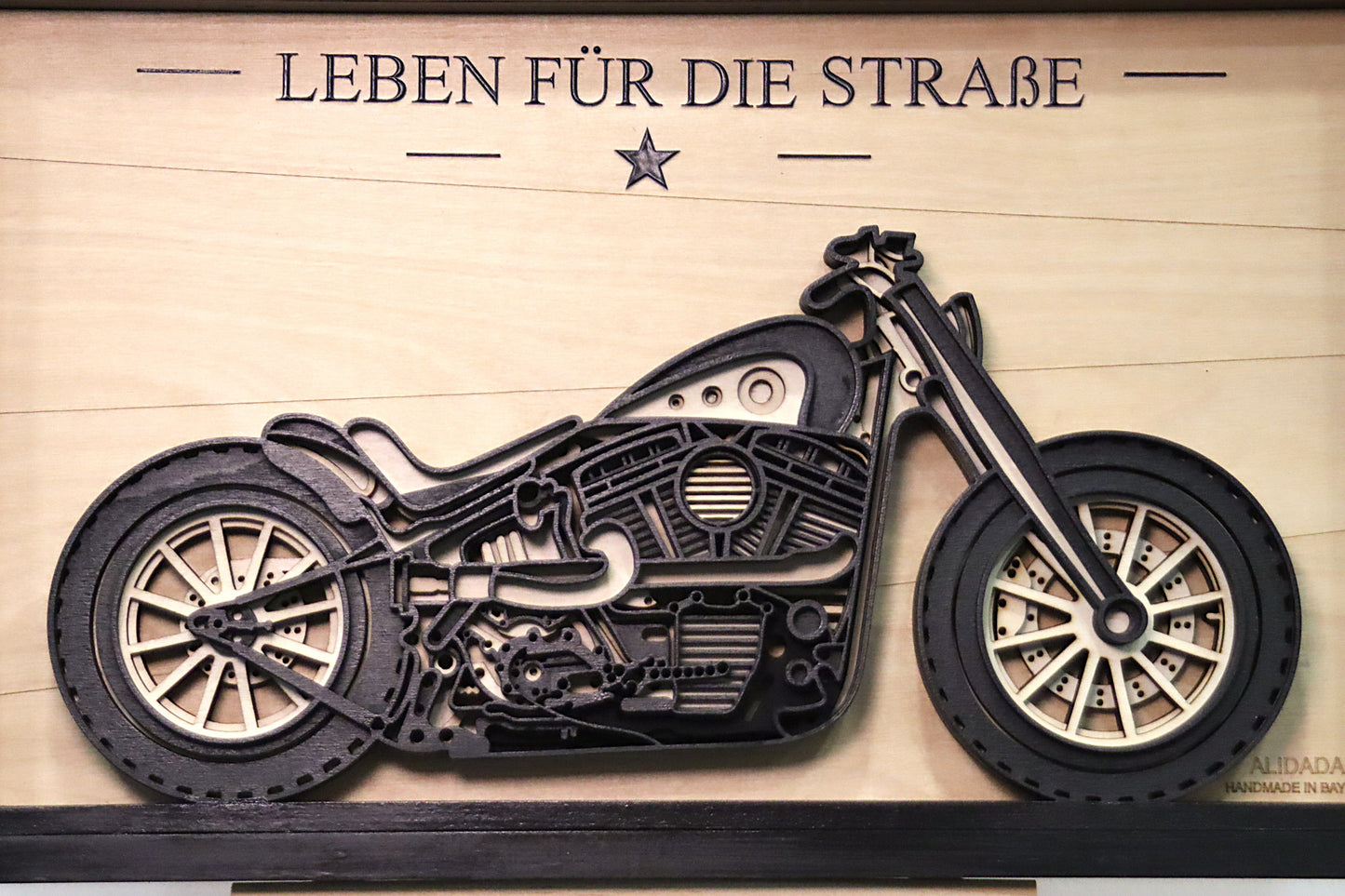 Motorrad Wandbild aus Holz – Personalisierbar